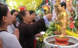 Các đồng chí lãnh đạo tỉnh chúc mừng đại lễ Phật đản