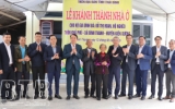 Các đồng chí lãnh đạo tỉnh dự lễ khánh thành nhà cho các hộ nghèo