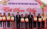 Chương trình “Tết sum vầy”, 320 công nhân lao động thuộc khu công nghiệp Nguyễn Đức Cảnh được nhận quà tết.