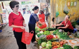Phụ nữ thành phố: Nói không với rác thải nhựa