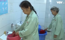 Sau sự cố nước nhiễm dầu thải, một số bệnh viện vẫn thiếu nước sạch