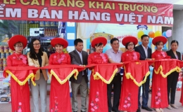 Khai trương điểm bán hàng Việt tại huyện Đông Hưng