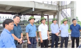 Đồng chí Phạm Đồng Thụy, Trưởng ban Tuyên giáo Tỉnh ủy kiểm tra công tác phòng, chống bão số 7 tại Kiến Xương