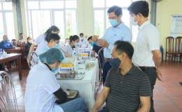Đông Hưng: Tiêm trên 12.000 liều vắc-xin mũi 1 phòng Covid-19 đợt 13