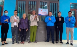 Khánh thành nhà tình nghĩa cho gia đình cựu thanh niên xung phong