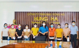 Liên đoàn Lao động huyện Hưng Hà: Trao kinh phí hỗ trợ cho đoàn viên bị ảnh hưởng bởi dịch Covid-19