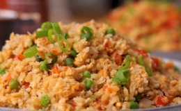 Món "cơm chiên" bông cải trắng cho người ăn kiêng