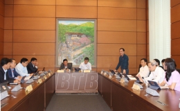 Quốc hội thảo luận về các dự thảo luật, nghị quyết