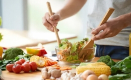 6 cách biến món salad nhàm chán trở nên thú vị hơn