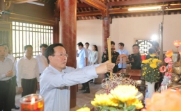 Chăm lo tốt hơn nữa đời sống của nhân dân, việc học tập của học sinh trên đảo Cô Tô