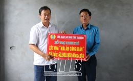 Công đoàn huyện Thái Thụy: Trao 100 triệu đồng hỗ trợ đoàn viên xây nhà
