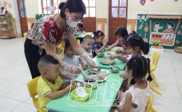 Kiến Xương: Bảo đảm chất lượng bữa ăn bán trú trong các trường mầm non