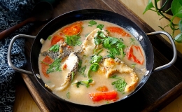 Cách nấu canh cá lóc cà chua cho mùa thu
