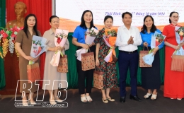 Gặp mặt nữ đoàn viên, cán bộ, nhà giáo, người lao động nhân dịp 20/10