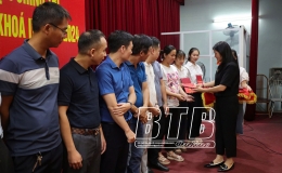73 đảng viên được cấp giấy chứng nhận hoàn thành lớp bồi dưỡng lý luận chính trị