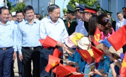 Tổng Bí thư, Chủ tịch nước thăm, làm việc tại huyện đảo Cồn Cỏ