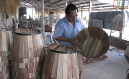 Người đưa hàng Việt đi … Tây