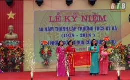 Kỷ niệm 40 năm thành lập Trường THCS Kỳ Bá và đón nhận Cờ thi đua của Chính phủ