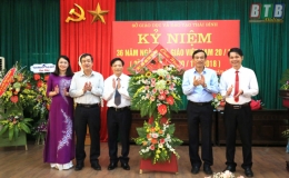 Các đồng chí lãnh đạo Tỉnh ủy, UBND tỉnh thăm, chúc mừng đội ngũ cán bộ, giáo viên nhân ngày Nhà giáo Việt Nam