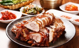 Cách người Hàn Quốc làm chân giò heo hầm chắc thịt
