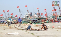 Nỗ lực gỡ “thẻ vàng”
