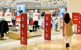 Nhiều cửa hàng đua giảm giá trước Black Friday