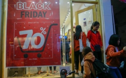 Lo ngại chen lấn ngày Black Friday, nhiều người săn sale sớm