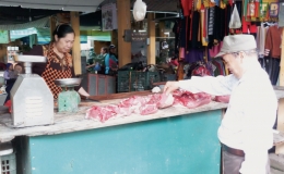 Giá thịt lợn tăng, sức mua giảm