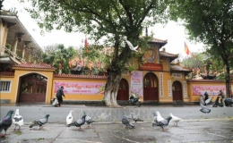 20 giờ ngày 19/11, các chùa, cơ sở tự viện cả nước đồng loạt thỉnh chuông, tưởng niệm, cầu siêu cho các vong linh tử vong do Covid-19