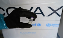 Chiều 9/11: Gần 3 triệu liều vaccine phòng Covid-19 Pfizer, Moderna về Việt Nam