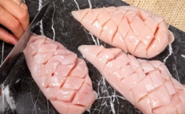 Công thức ức gà chiên sốt mật ong cho bữa tối