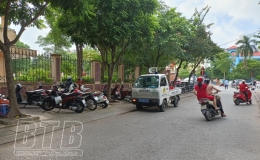 Đồ chơi, thực phẩm không rõ nguồn gốc - hiểm họa trường học