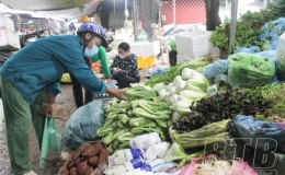 Giá rau tăng, sức tiêu thụ giảm