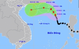 Bão số 7 'quần thảo' Biển Đông, sóng cao đến 11m