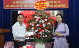 Đồng chí Ngô Thị Kim Hoàn, Ủy viên Ban Thường vụ, Chủ nhiệm Ủy ban Kiểm tra Tỉnh ủy chúc mừng ngày Nhà giáo Việt Nam tại huyện Thái Thụy