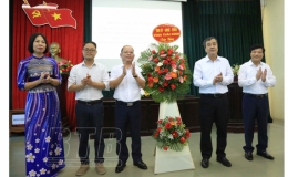 Đồng chí Ngô Đông Hải, Ủy viên Ban Chấp hành Trung ương Đảng, Bí thư Tỉnh ủy chúc mừng ngày Nhà giáo Việt Nam tại Trường THPT Chuyên Thái Bình