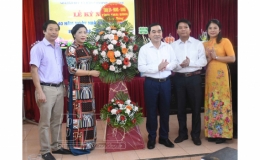 Đồng chí Nguyễn Tiến Thành, Phó Bí thư thường trực Tỉnh ủy, Chủ tịch HĐND tỉnh đến thăm và chúc mừng Trường THPT Nguyễn Trãi