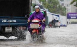 Dự báo thời tiết 22.11: Miền Trung mưa lớn tiếp diễn, Bắc Bộ có sương mù
