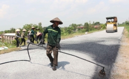 Khẩn trương hoàn thiện dự án cải tạo mặt đê Hữu Hóa