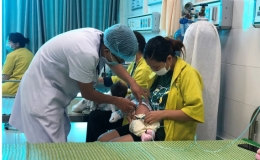 Tiếp tục giám sát các trường hợp mắc bệnh viêm đường hô hấp cấp tại Trường Mầm non xã Nam Hà
