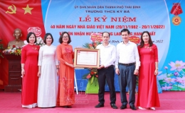 Trường THCS Kỳ Bá: Đón nhận Huân chương Lao động hạng Nhất