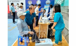 Cựu học sinh Trường THPT Chuyên: Tổ chức khám bệnh, tri ân thầy cô