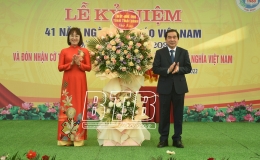 Đồng chí Nguyễn Tiến Thành, Phó Bí thư thường trực Tỉnh ủy, Chủ tịch HĐND tỉnh chúc mừng Trường THPT Bắc Duyên Hà nhân kỷ niệm ngày Nhà giáo Việt Nam