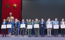 Kiến Xương: khen thưởng các tập thể, cá nhân có thành tích xuất sắc trong thực hiện nhiệm vụ quốc phòng, quân sự địa phương