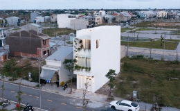 Nhà ống 60m2 ngoài xây kín, trong đầy ánh sáng