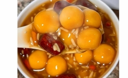 Súp bí ngô táo đỏ cơm rượu - món ngon cho ngày đông