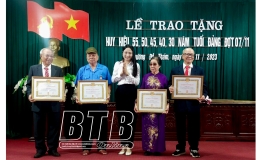 Thái Bình: Trao tặng Huy hiệu Đảng cho 1.525 đảng viên trong đợt 7/11/2023