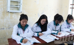 Cấm học sinh dùng điện thoại trong lớp: Loại bỏ nguy cơ ảnh hưởng không tốt đến học tập