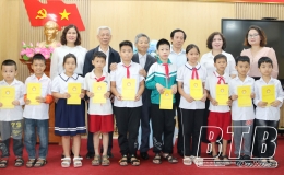 Hội Khuyến học tỉnh: Trao 10 suất học bổng "Học không bao giờ cùng" cho học sinh