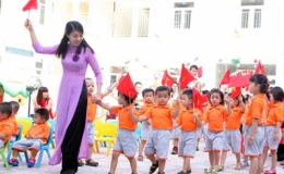 Giáo viên mầm non phải sử dụng được một ngoại ngữ